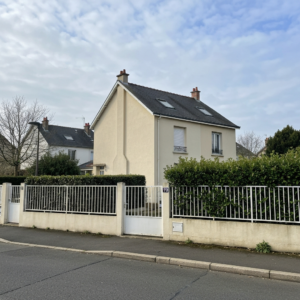 Vue de la Rue Pierre Curie à Mont-Valérien, Nanterre avec des indications de prix immobilier