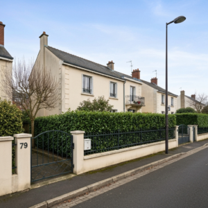 Vue de la Rue Thomas Lemaître à Mont-Valérien, Nanterre avec indication du prix au mètre carré